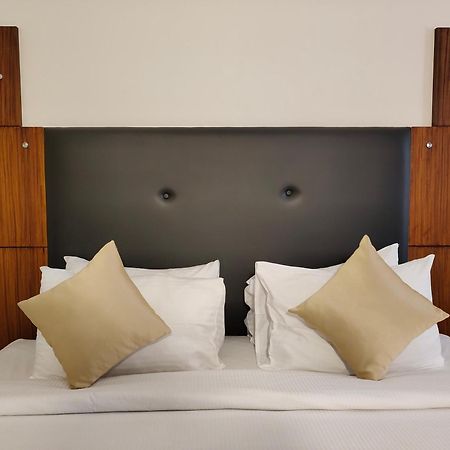 Presidency Kochi City Centre Exterior photo