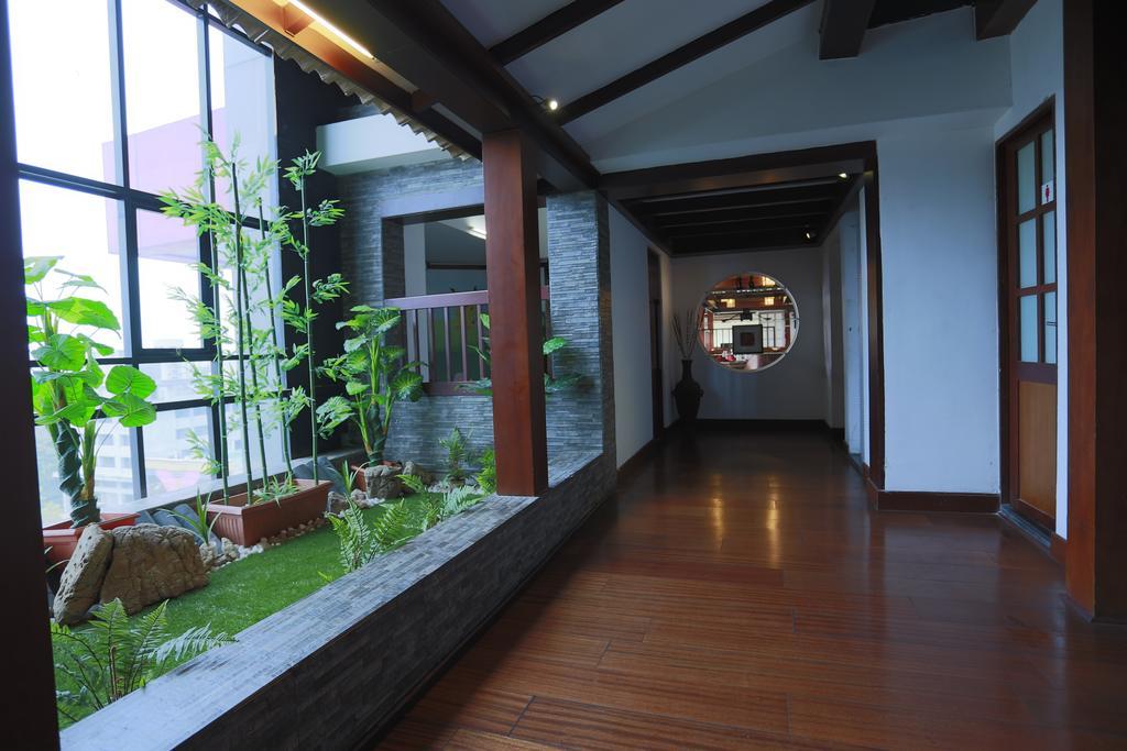Presidency Kochi City Centre Exterior photo