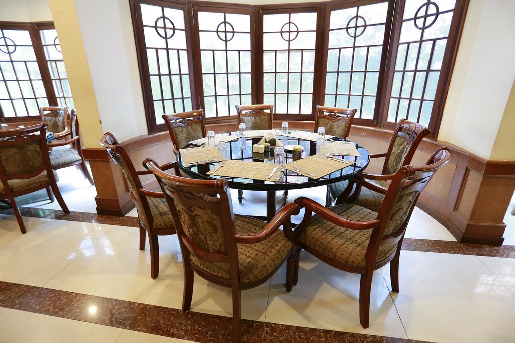 Presidency Kochi City Centre Exterior photo